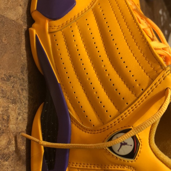 Im selling these because i dont wear a size 8.5 - Picture 2 of 5